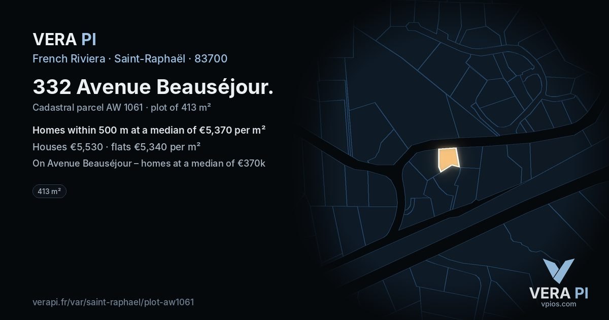332 Avenue Beauséjour, Saint-Raphaël at night – the plot lit, the parcels around coloured by the prices near them