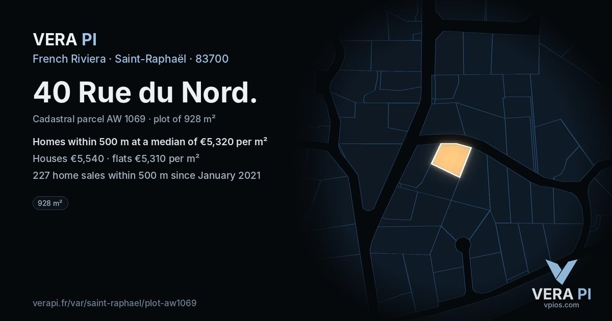 40 Rue du Nord, Saint-Raphaël at night – the plot lit, the parcels around coloured by the prices near them