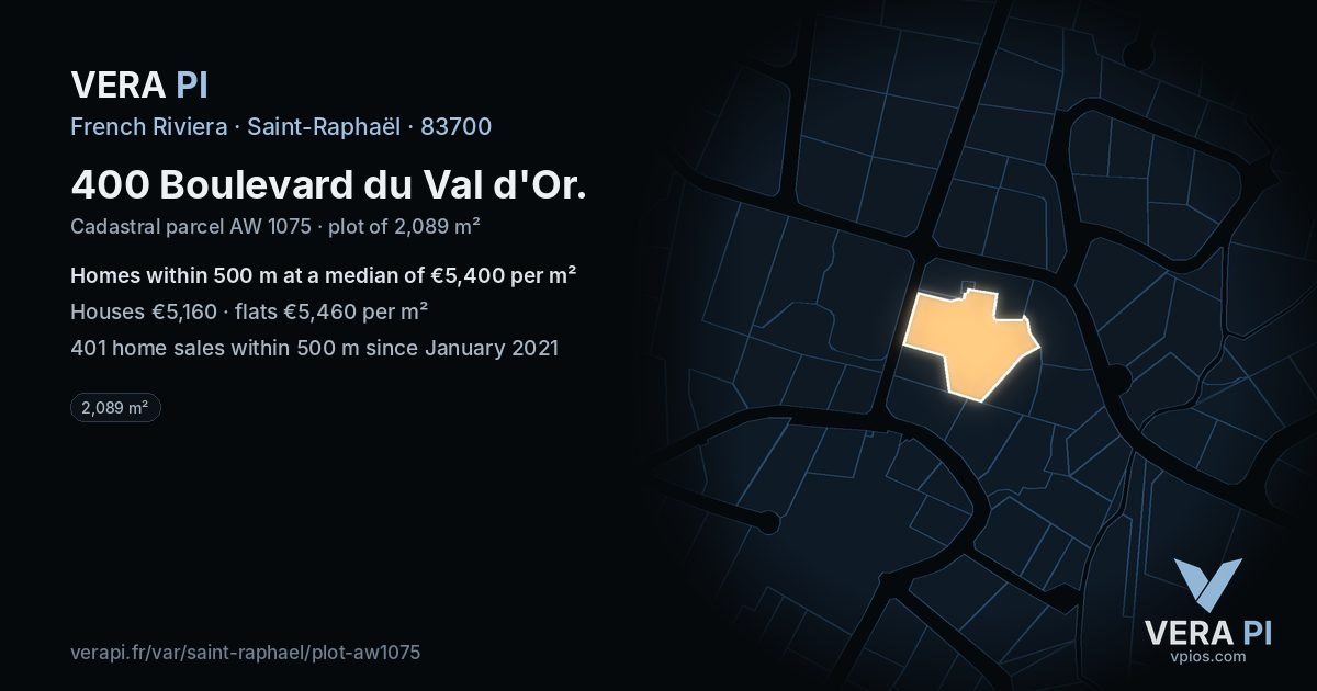 400 Boulevard du Val d'Or, Saint-Raphaël at night – the plot lit, the parcels around coloured by the prices near them