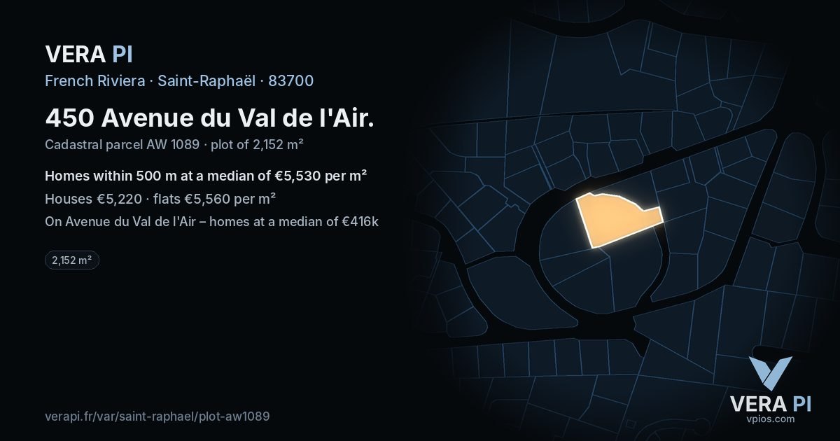 450 Avenue du Val de l'Air, Saint-Raphaël at night – the plot lit, the parcels around coloured by the prices near them