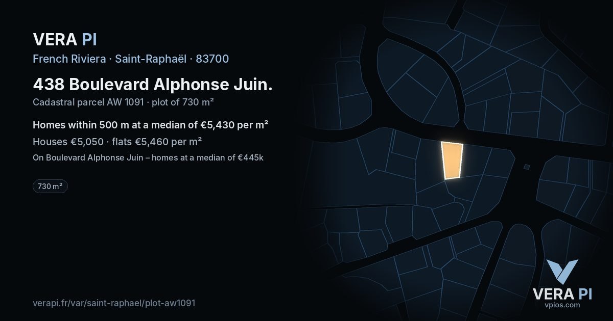 438 Boulevard Alphonse Juin, Saint-Raphaël at night – the plot lit, the parcels around coloured by the prices near them