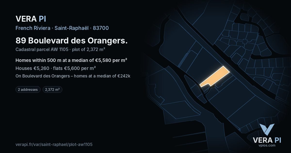 89 Boulevard des Orangers, Saint-Raphaël at night – the plot lit, the parcels around coloured by the prices near them