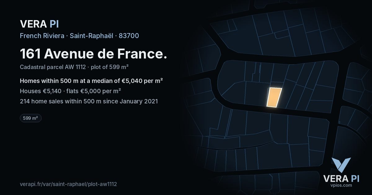 161 Avenue de France, Saint-Raphaël at night – the plot lit, the parcels around coloured by the prices near them