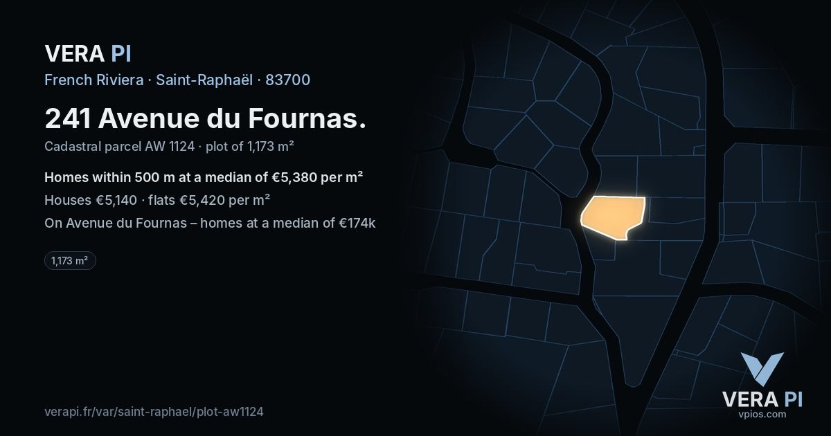 241 Avenue du Fournas, Saint-Raphaël at night – the plot lit, the parcels around coloured by the prices near them