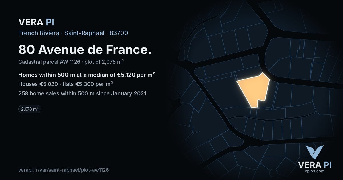 80 Avenue de France, Saint-Raphaël at night – the plot lit, the parcels around coloured by the prices near them
