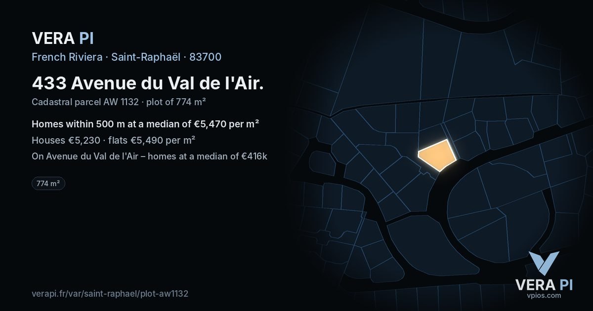 433 Avenue du Val de l'Air, Saint-Raphaël at night – the plot lit, the parcels around coloured by the prices near them