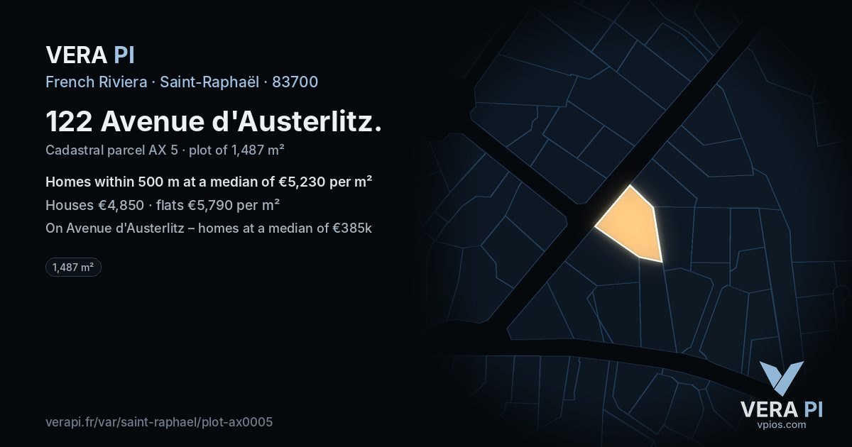 122 Avenue d'Austerlitz, Saint-Raphaël at night – the plot lit, the parcels around coloured by the prices near them