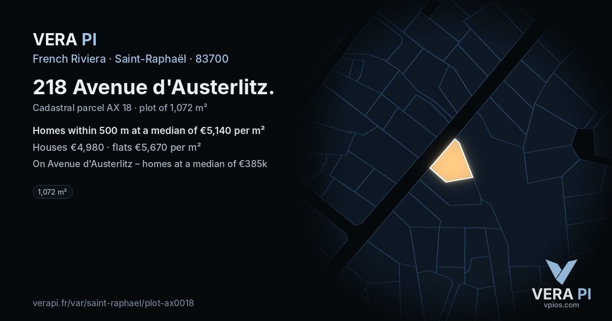 218 Avenue d'Austerlitz, Saint-Raphaël at night – the plot lit, the parcels around coloured by the prices near them