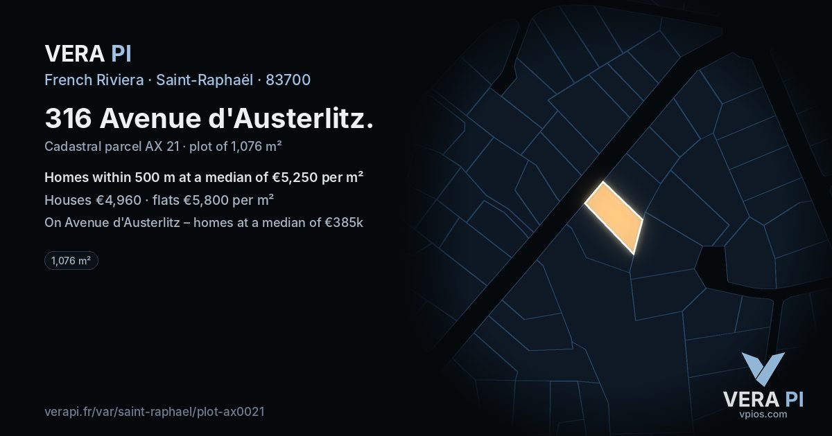316 Avenue d'Austerlitz, Saint-Raphaël at night – the plot lit, the parcels around coloured by the prices near them