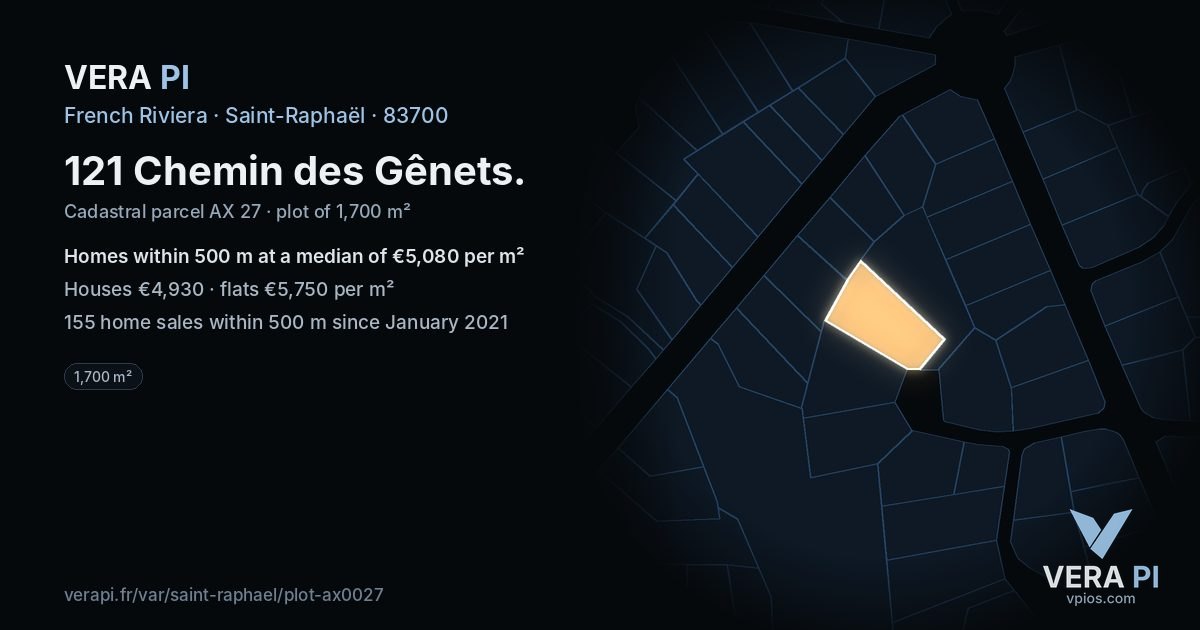 121 Chemin des Gênets, Saint-Raphaël at night – the plot lit, the parcels around coloured by the prices near them