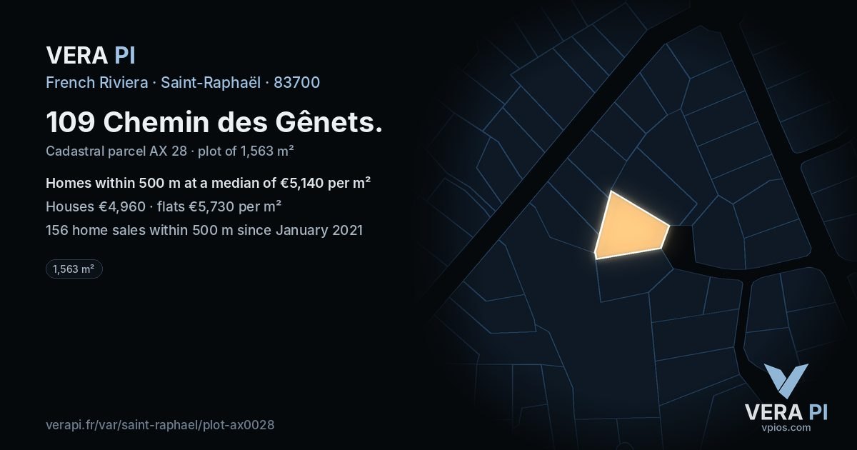 109 Chemin des Gênets, Saint-Raphaël at night – the plot lit, the parcels around coloured by the prices near them