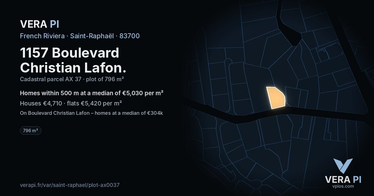 1157 Boulevard Christian Lafon, Saint-Raphaël at night – the plot lit, the parcels around coloured by the prices near them