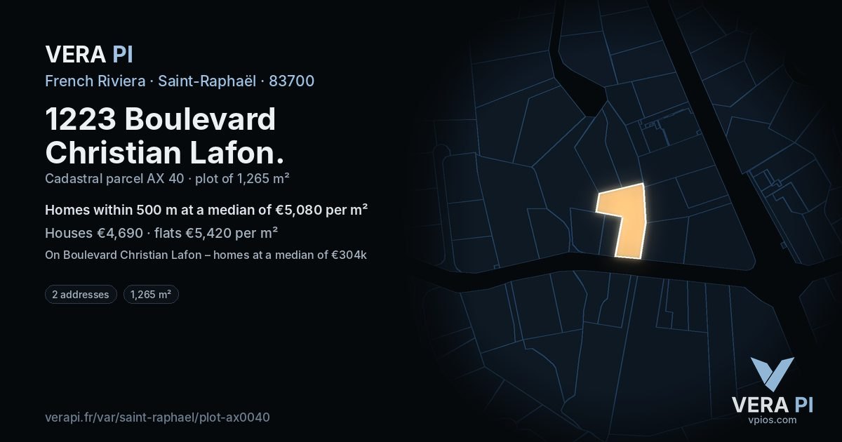 1223 Boulevard Christian Lafon, Saint-Raphaël at night – the plot lit, the parcels around coloured by the prices near them