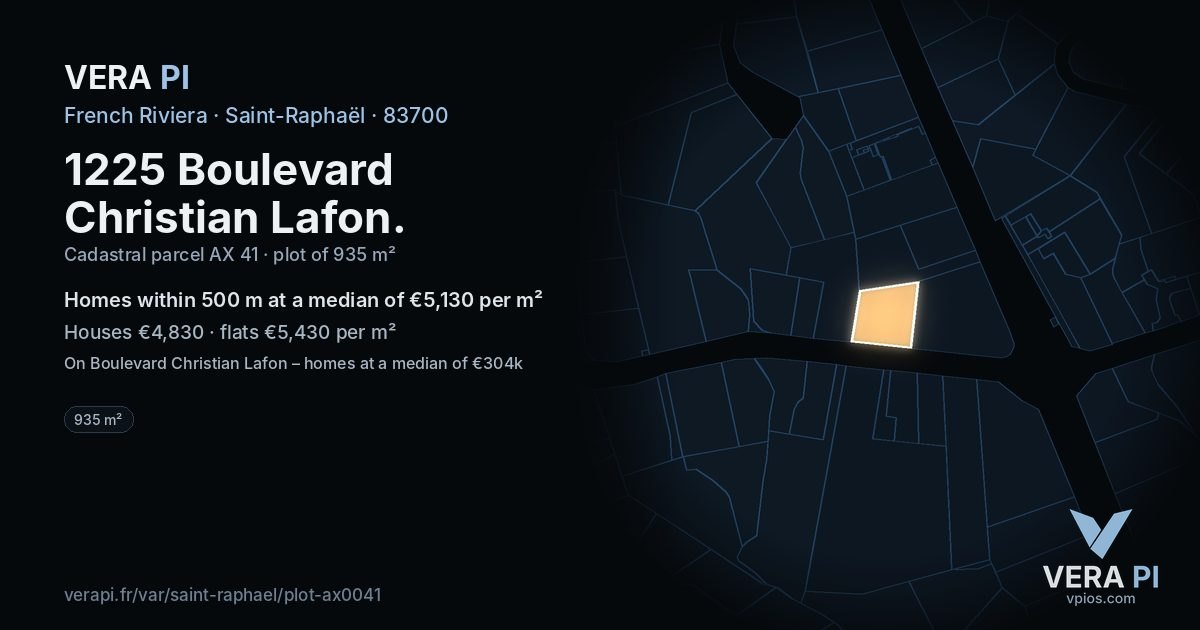 1225 Boulevard Christian Lafon, Saint-Raphaël at night – the plot lit, the parcels around coloured by the prices near them
