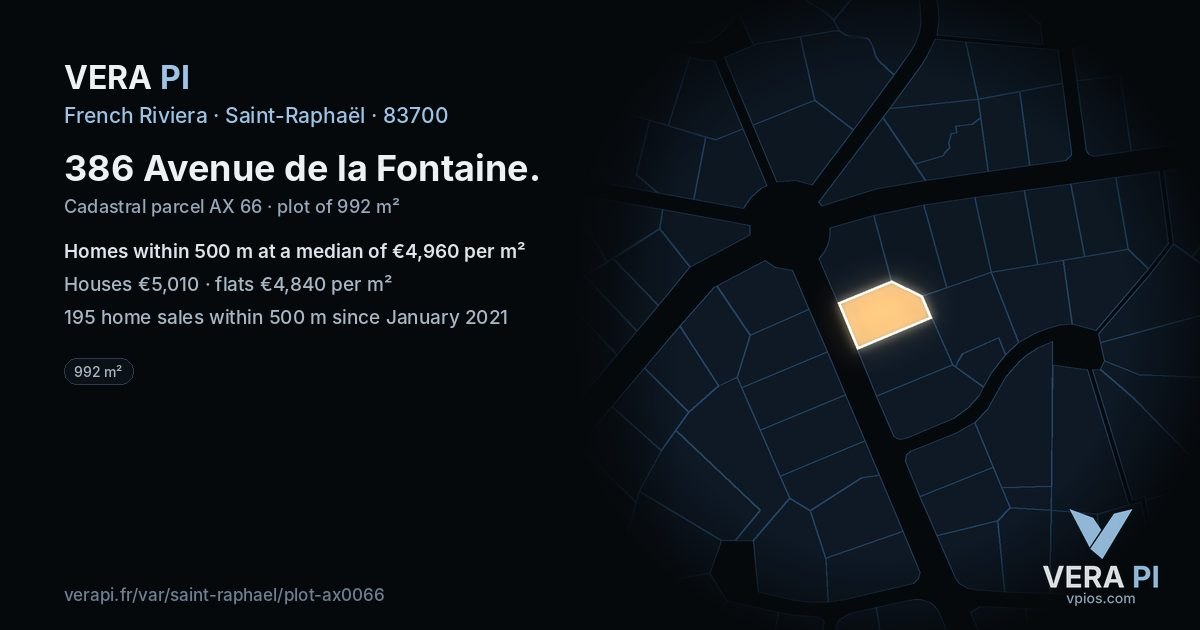 386 Avenue de la Fontaine, Saint-Raphaël at night – the plot lit, the parcels around coloured by the prices near them