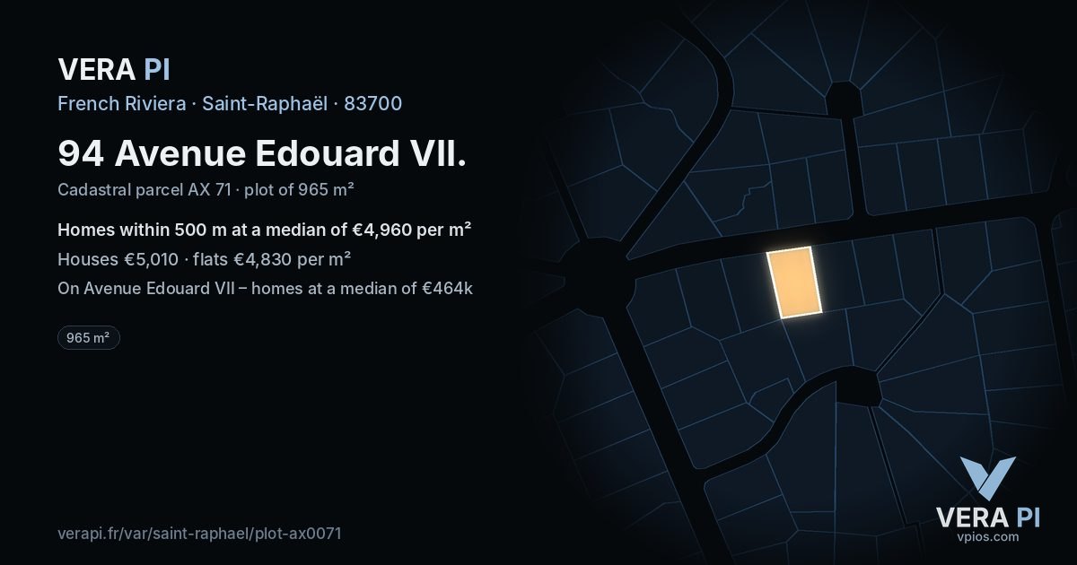 94 Avenue Edouard VII, Saint-Raphaël at night – the plot lit, the parcels around coloured by the prices near them