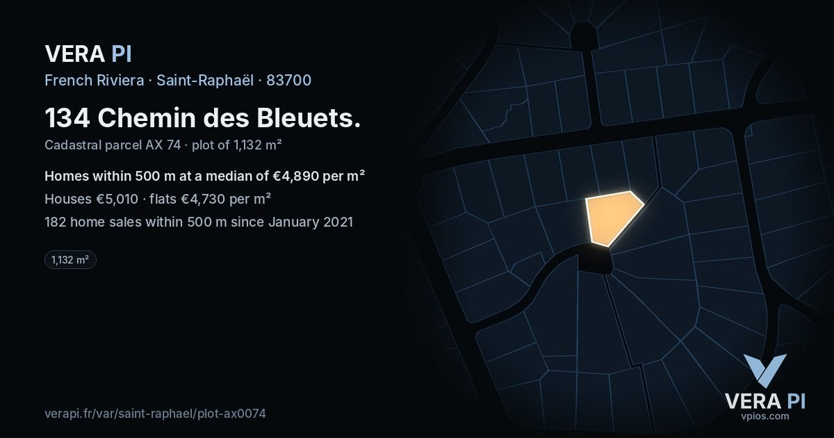 134 Chemin des Bleuets, Saint-Raphaël at night – the plot lit, the parcels around coloured by the prices near them