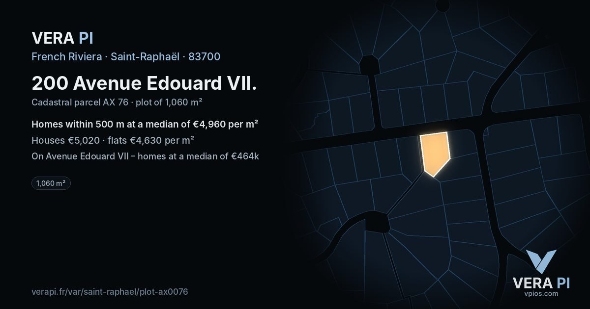 200 Avenue Edouard VII, Saint-Raphaël at night – the plot lit, the parcels around coloured by the prices near them