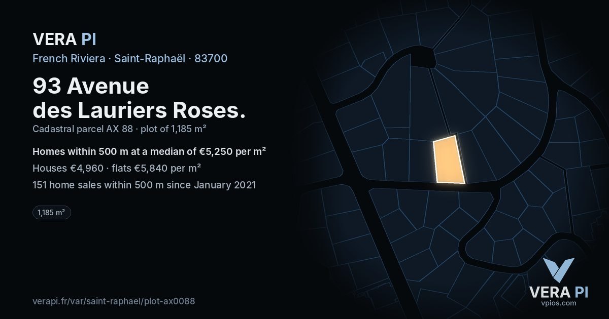 93 Avenue des Lauriers Roses, Saint-Raphaël at night – the plot lit, the parcels around coloured by the prices near them