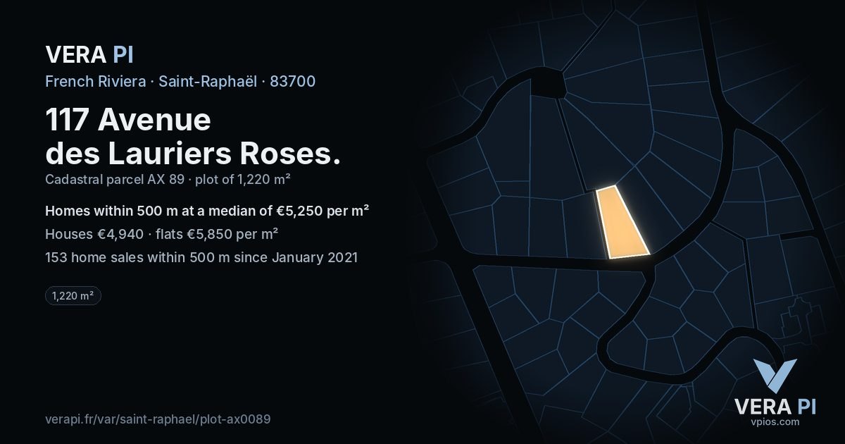117 Avenue des Lauriers Roses, Saint-Raphaël at night – the plot lit, the parcels around coloured by the prices near them