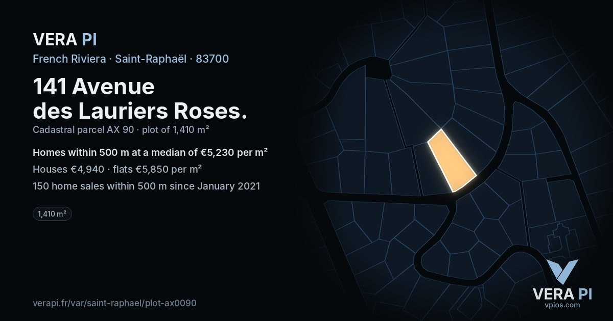 141 Avenue des Lauriers Roses, Saint-Raphaël at night – the plot lit, the parcels around coloured by the prices near them