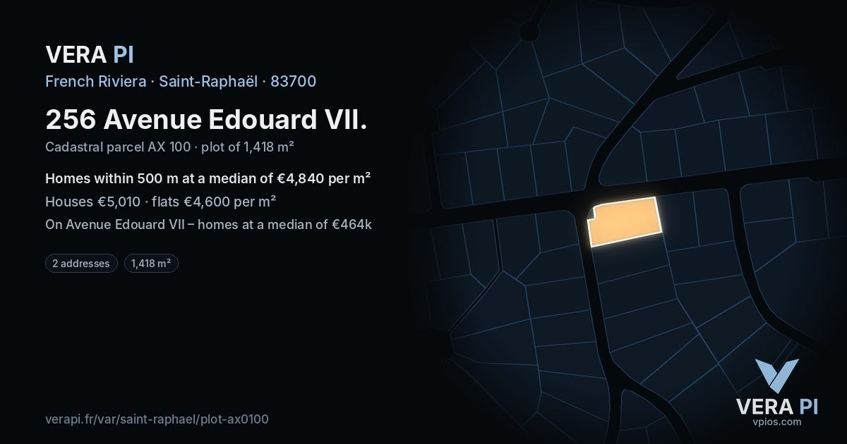 256 Avenue Edouard VII, Saint-Raphaël at night – the plot lit, the parcels around coloured by the prices near them