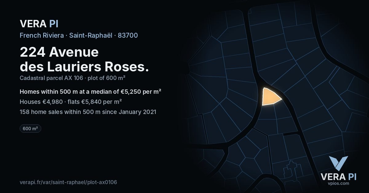224 Avenue des Lauriers Roses, Saint-Raphaël at night – the plot lit, the parcels around coloured by the prices near them