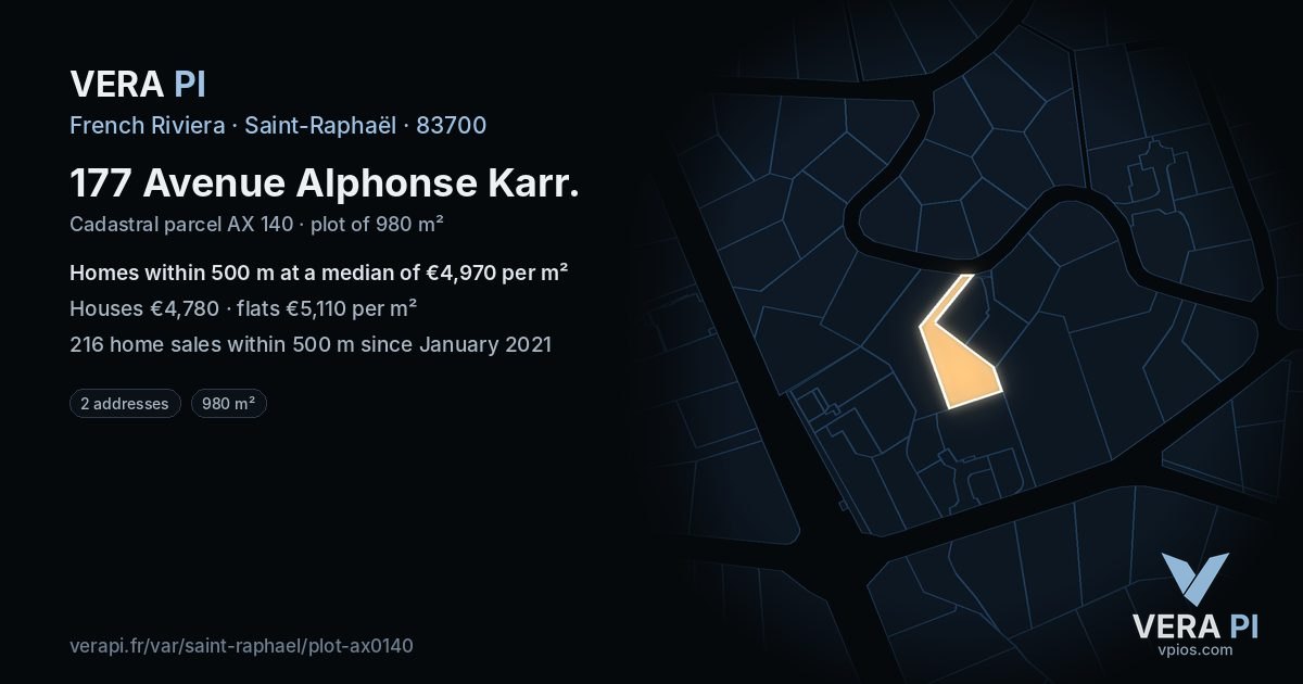 177 Avenue Alphonse Karr, Saint-Raphaël at night – the plot lit, the parcels around coloured by the prices near them