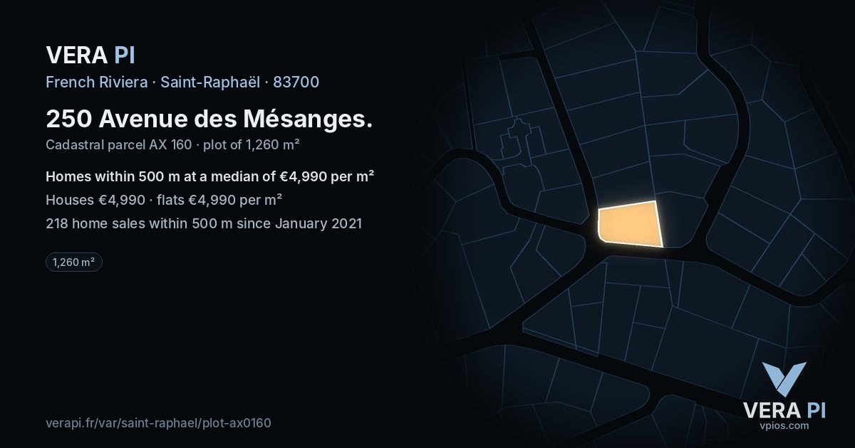 250 Avenue des Mésanges, Saint-Raphaël at night – the plot lit, the parcels around coloured by the prices near them