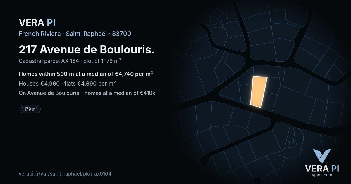 217 Avenue de Boulouris, Saint-Raphaël at night – the plot lit, the parcels around coloured by the prices near them