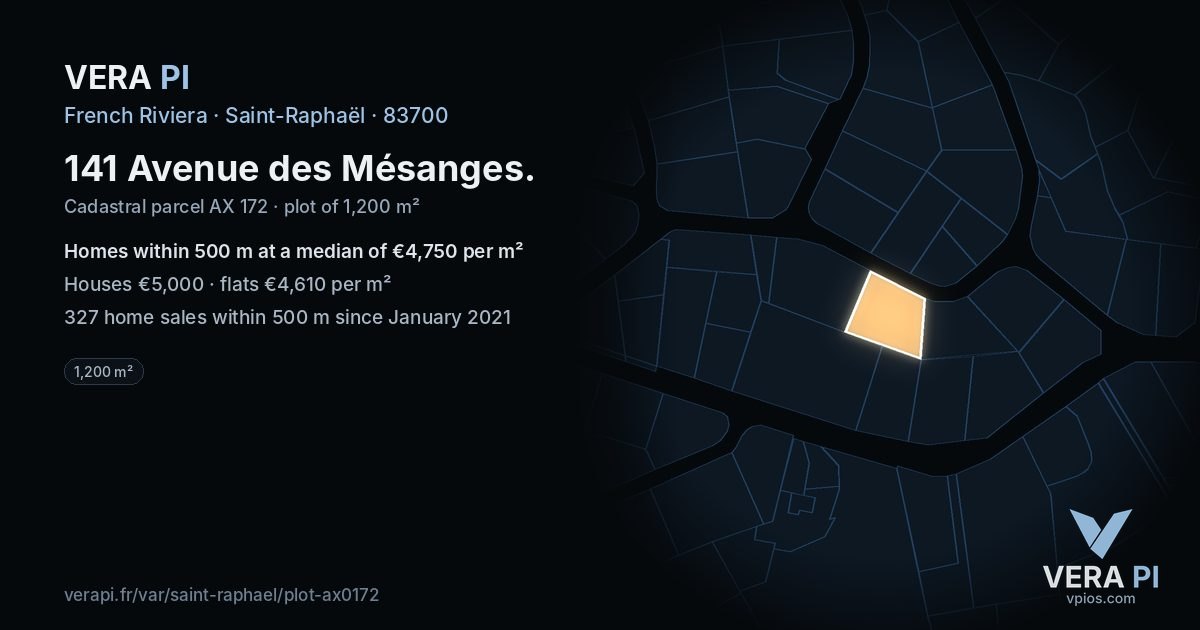 141 Avenue des Mésanges, Saint-Raphaël at night – the plot lit, the parcels around coloured by the prices near them