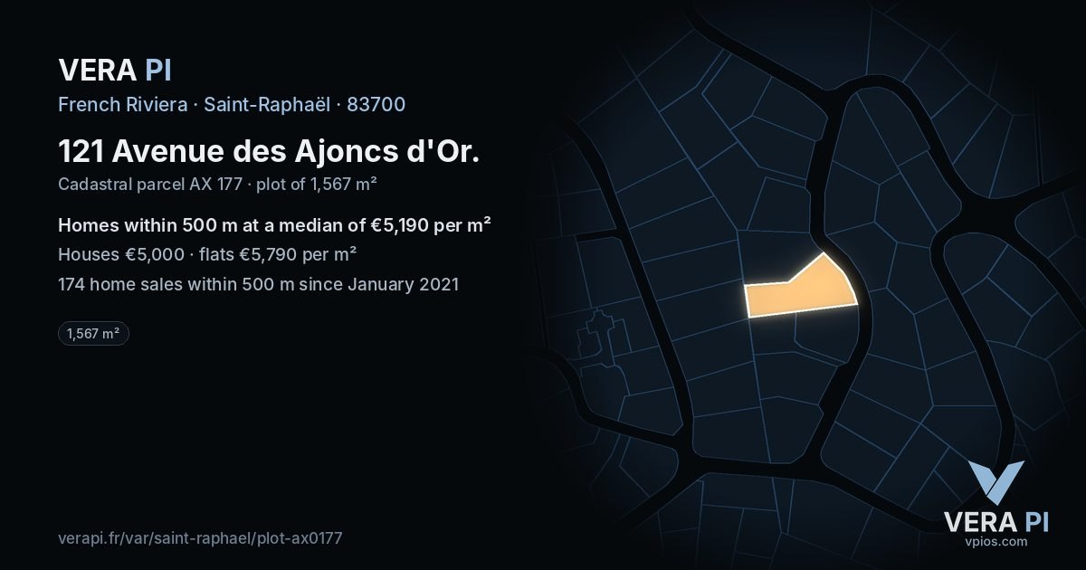 121 Avenue des Ajoncs d'Or, Saint-Raphaël at night – the plot lit, the parcels around coloured by the prices near them