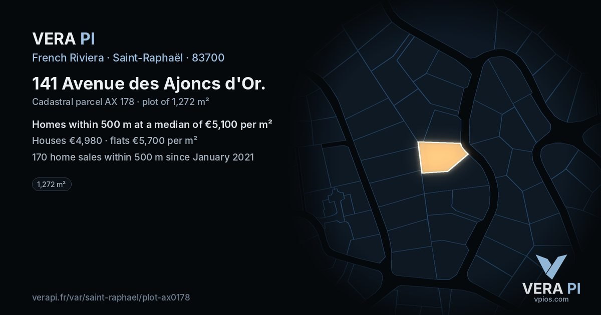 141 Avenue des Ajoncs d'Or, Saint-Raphaël at night – the plot lit, the parcels around coloured by the prices near them