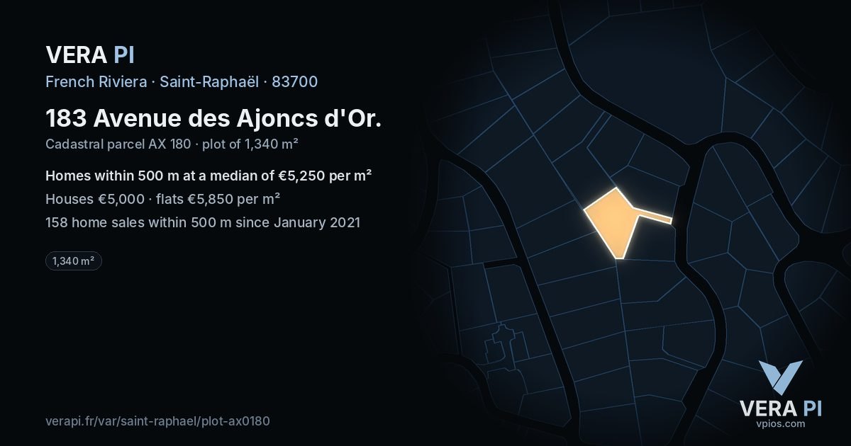 183 Avenue des Ajoncs d'Or, Saint-Raphaël at night – the plot lit, the parcels around coloured by the prices near them