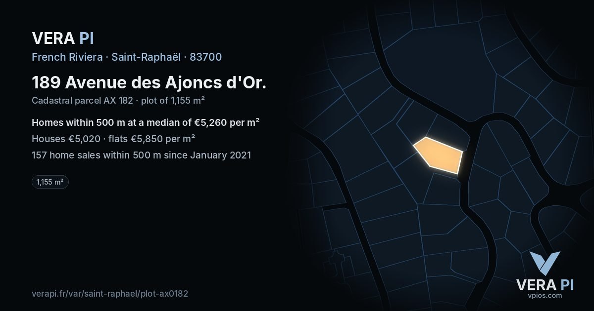 189 Avenue des Ajoncs d'Or, Saint-Raphaël at night – the plot lit, the parcels around coloured by the prices near them
