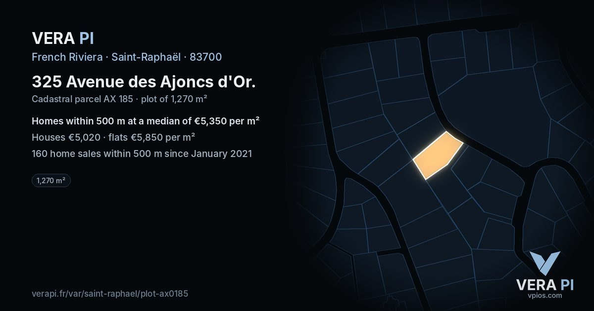 325 Avenue des Ajoncs d'Or, Saint-Raphaël at night – the plot lit, the parcels around coloured by the prices near them