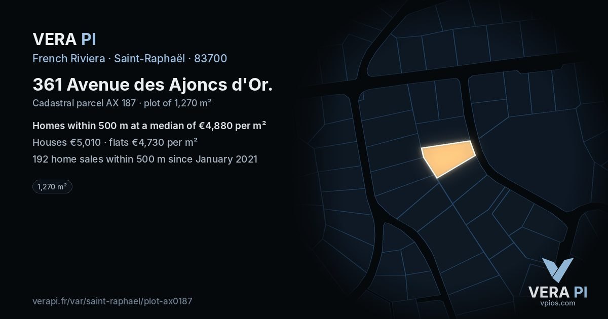 361 Avenue des Ajoncs d'Or, Saint-Raphaël at night – the plot lit, the parcels around coloured by the prices near them