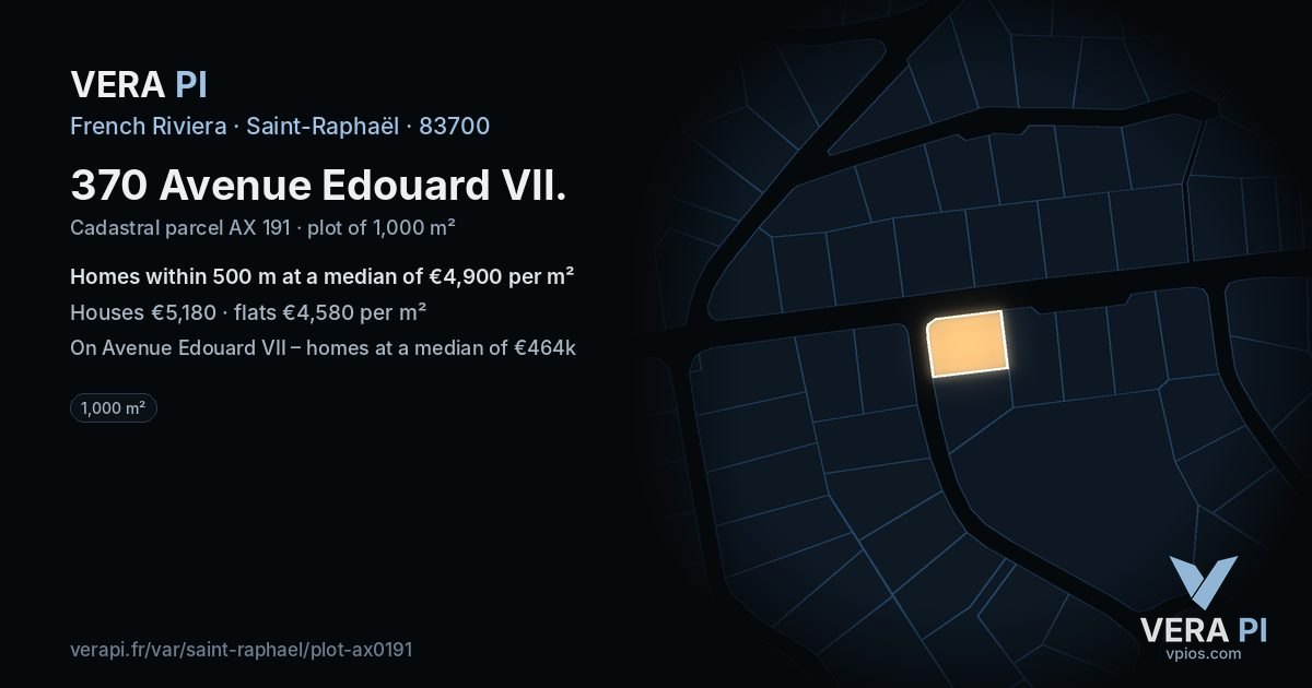 370 Avenue Edouard VII, Saint-Raphaël at night – the plot lit, the parcels around coloured by the prices near them