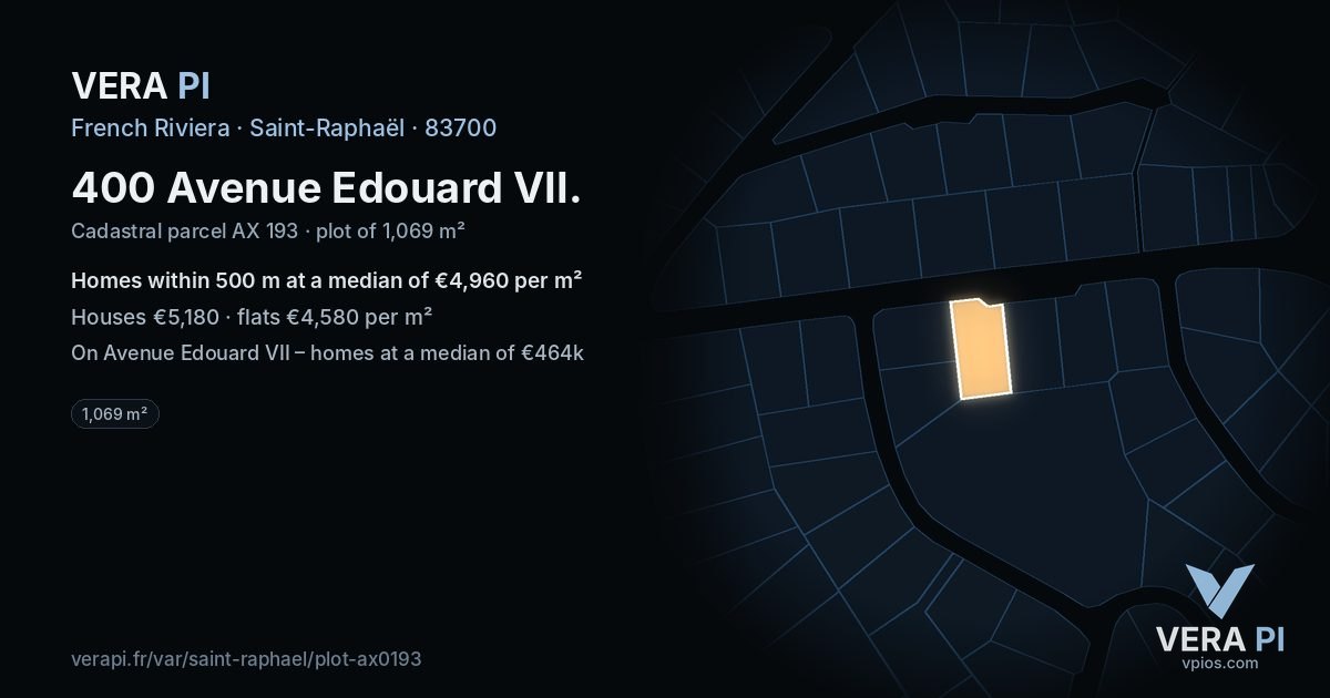 400 Avenue Edouard VII, Saint-Raphaël at night – the plot lit, the parcels around coloured by the prices near them