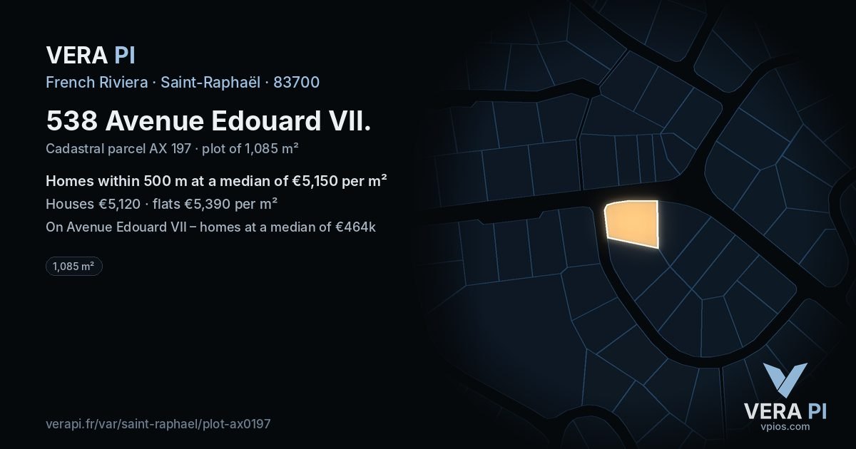 538 Avenue Edouard VII, Saint-Raphaël at night – the plot lit, the parcels around coloured by the prices near them