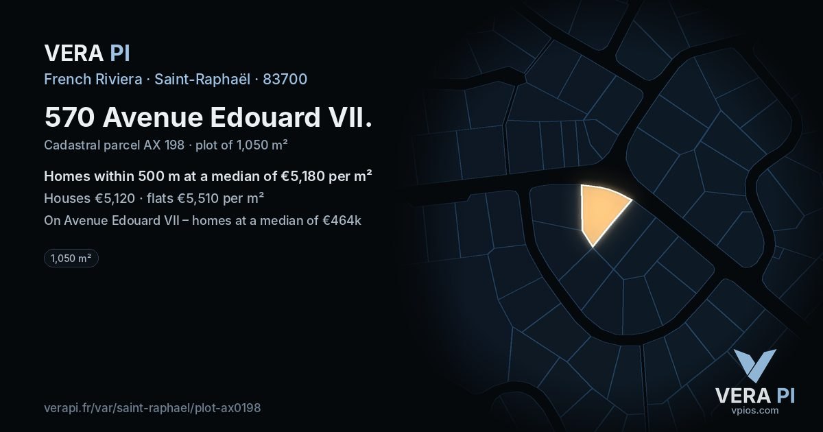 570 Avenue Edouard VII, Saint-Raphaël at night – the plot lit, the parcels around coloured by the prices near them