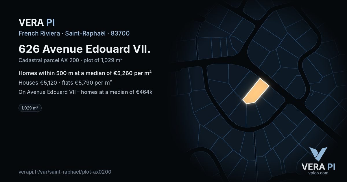 626 Avenue Edouard VII, Saint-Raphaël at night – the plot lit, the parcels around coloured by the prices near them