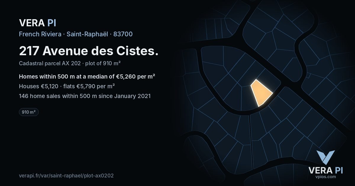 217 Avenue des Cistes, Saint-Raphaël at night – the plot lit, the parcels around coloured by the prices near them