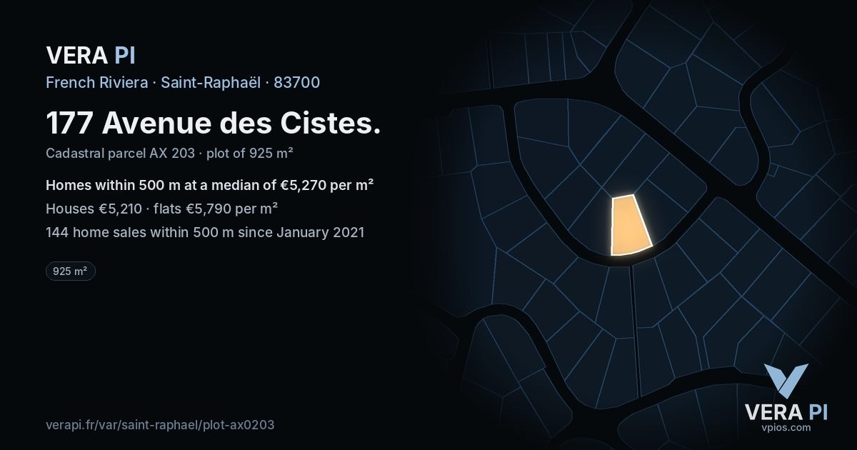 177 Avenue des Cistes, Saint-Raphaël at night – the plot lit, the parcels around coloured by the prices near them