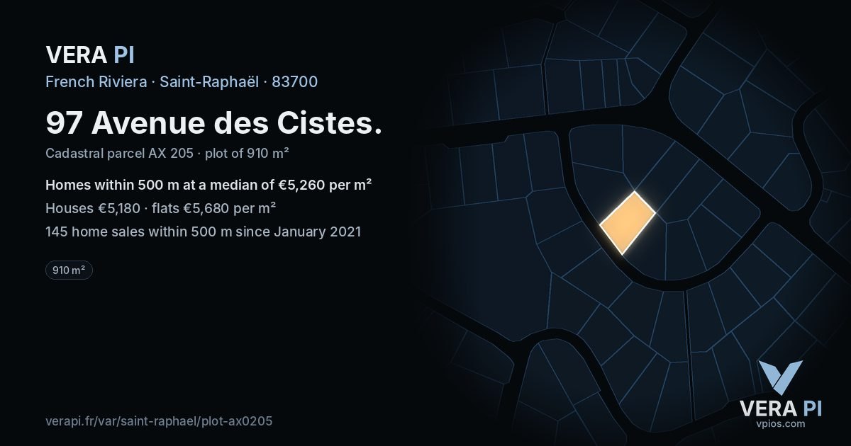 97 Avenue des Cistes, Saint-Raphaël at night – the plot lit, the parcels around coloured by the prices near them