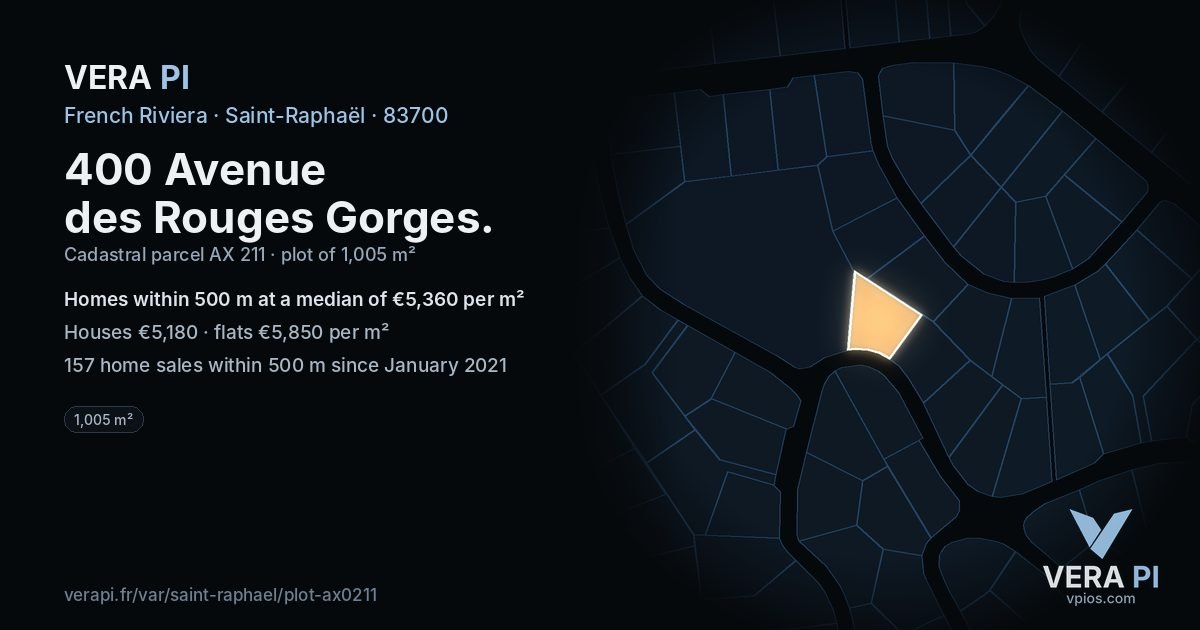 400 Avenue des Rouges Gorges, Saint-Raphaël at night – the plot lit, the parcels around coloured by the prices near them