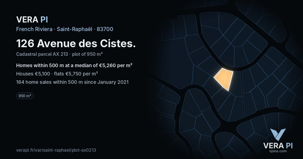 126 Avenue des Cistes, Saint-Raphaël at night – the plot lit, the parcels around coloured by the prices near them