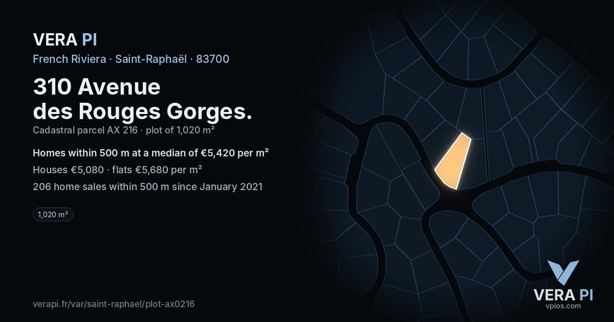 310 Avenue des Rouges Gorges, Saint-Raphaël at night – the plot lit, the parcels around coloured by the prices near them