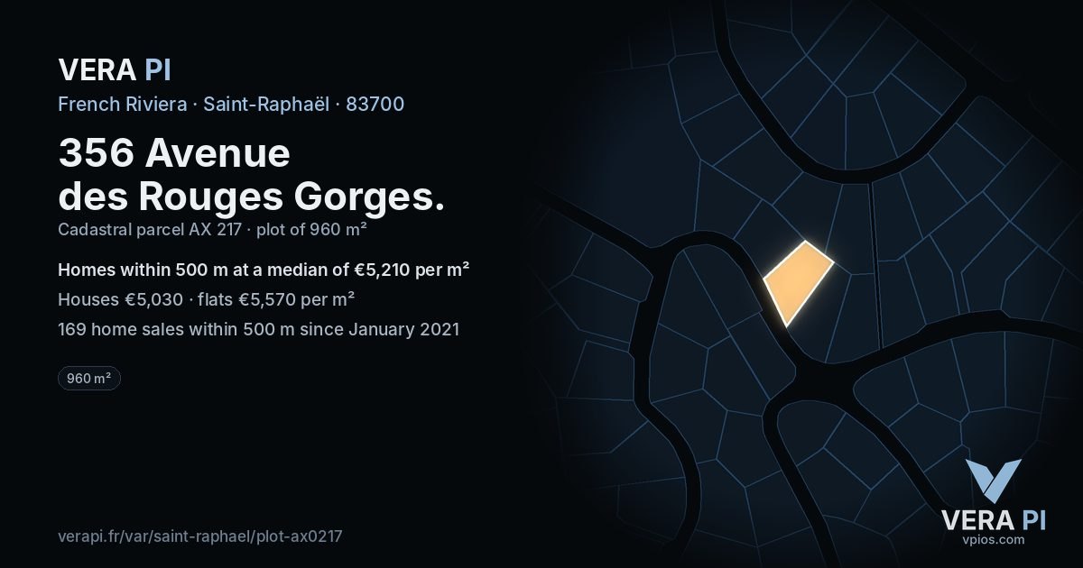 356 Avenue des Rouges Gorges, Saint-Raphaël at night – the plot lit, the parcels around coloured by the prices near them