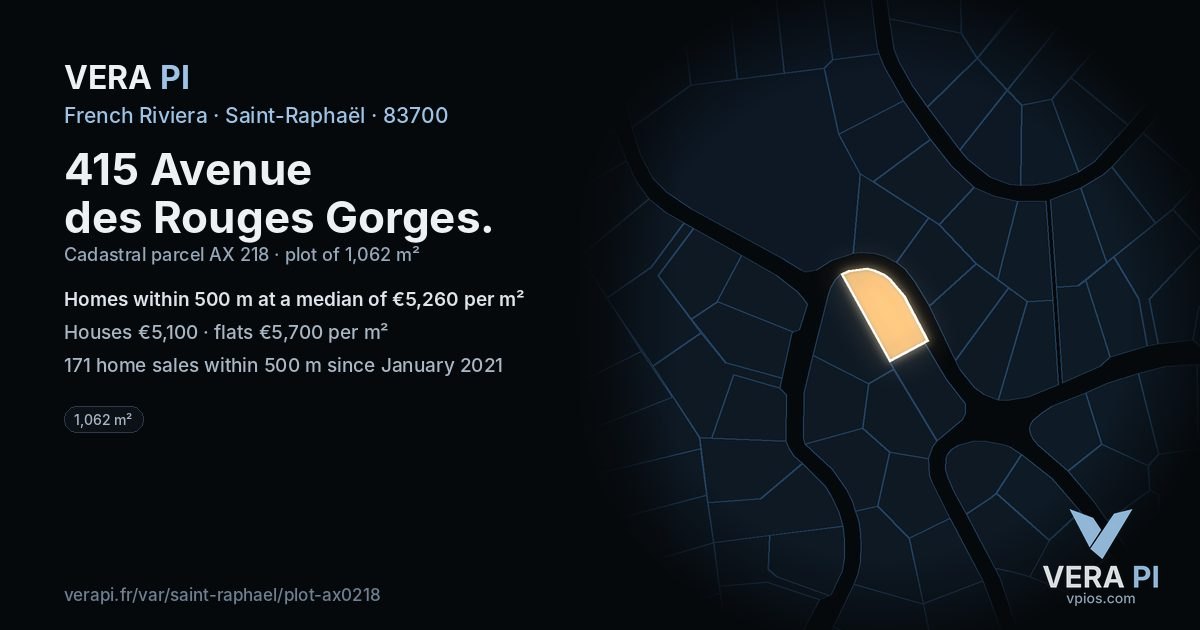 415 Avenue des Rouges Gorges, Saint-Raphaël at night – the plot lit, the parcels around coloured by the prices near them